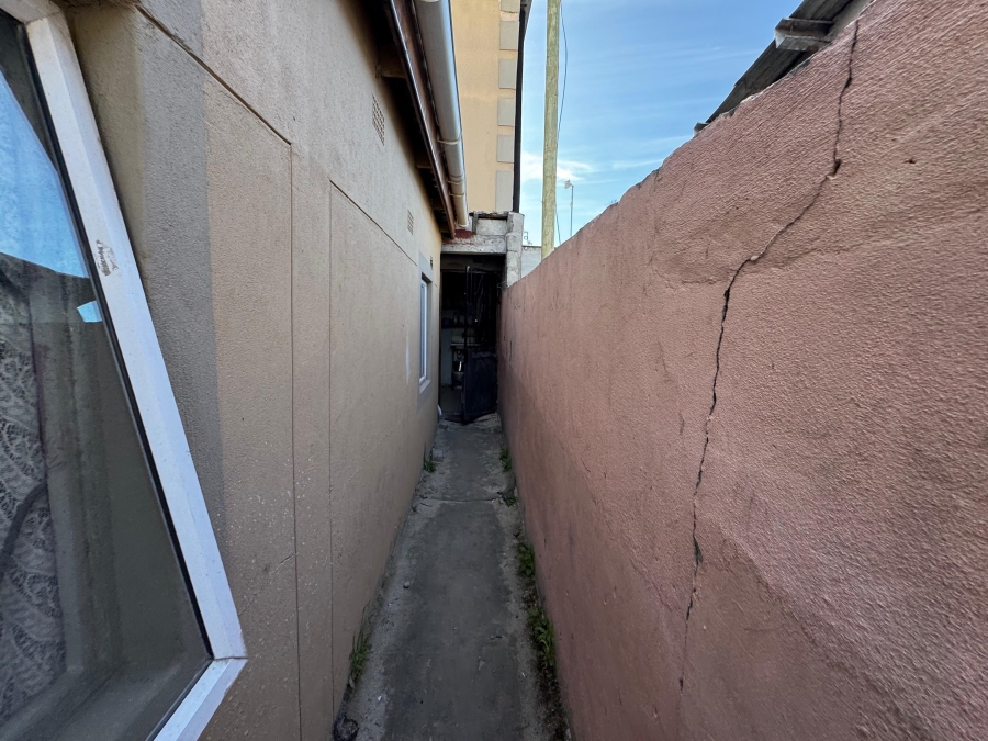 4 Bedroom Property for Sale in Delft South Western Cape